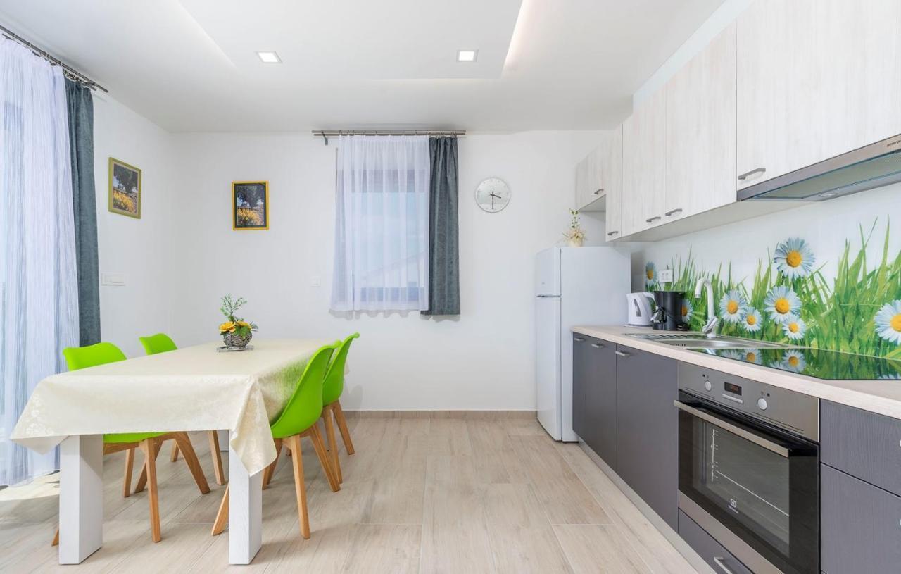 Apart Residence Blue Sea Porec Bagian luar foto