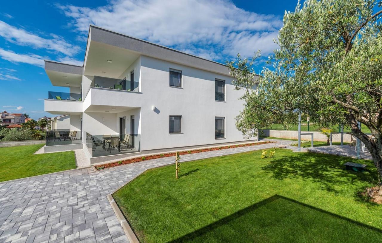 Apart Residence Blue Sea Porec Bagian luar foto